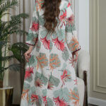 ⁦جلابيه مزينه بالاحمر بدقات شرايط عنابي من امام⁩ - الصورة ⁦5⁩