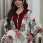 ⁦جلابيه مزينه بالاحمر بدقات شرايط عنابي من امام⁩ - الصورة ⁦6⁩