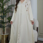 جلابية مغربي بيج بتطريز خرز لامع