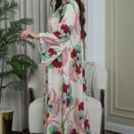 ⁦جلابيه عنابي حرير مورده و شريط ذهبي من امام⁩ - الصورة ⁦7⁩