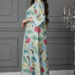 ⁦جلابيه تيفاني مرسومه بورود ملون و كبس لولو⁩ - الصورة ⁦4⁩