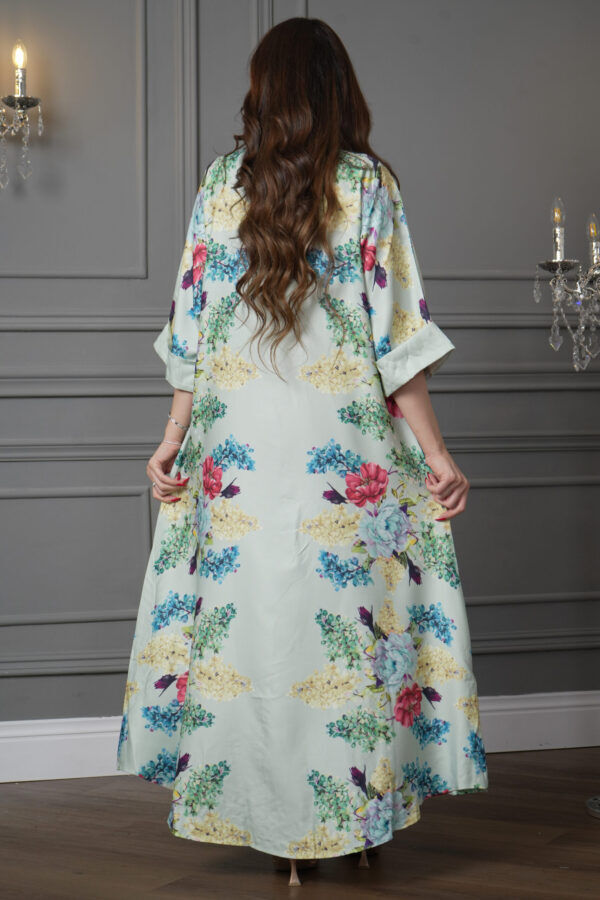 ⁦جلابيه تيفاني مرسومه بورود ملون و كبس لولو⁩ - الصورة ⁦7⁩