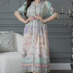 ⁦جلابيه بلياقه مندمجه بتشجر البيج و تيفاني⁩ - الصورة ⁦3⁩