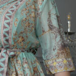 ⁦جلابيه بلياقه مندمجه بتشجر البيج و تيفاني⁩ - الصورة ⁦2⁩