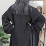 ⁦عبايه كلوش نواعم بشريط شك⁩ - الصورة ⁦2⁩