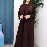 ⁦عبايه بني ناعمة بكسرة من الخلف⁩ - الصورة ⁦7⁩