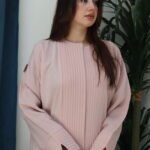 ⁦عبايه وردي ناعمة بكسرة من الخلف⁩ - الصورة ⁦3⁩