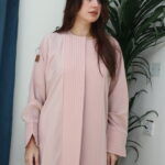 عبايه وردي ناعمة بكسرة من الخلف