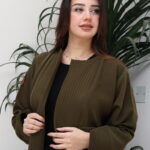 ⁦عبايه زيتي ناعمة بكسرة من الخلف⁩ - الصورة ⁦7⁩