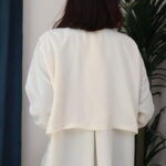 ⁦عبايه بيج ناعمة بكسرة من الخلف⁩ - الصورة ⁦3⁩