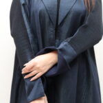 ⁦عبايه بليزر بقماش كتان بلون كحلي⁩ - الصورة ⁦6⁩