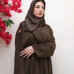 ⁦عبايه لياقه زيتي بكسر من اجناب⁩ - الصورة ⁦8⁩