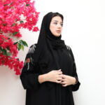 عبايه اسود بشك اسود وابيض من اكتاف