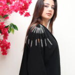 ⁦عبايه اسود بشك اسود وابيض من اكتاف⁩ - الصورة ⁦8⁩