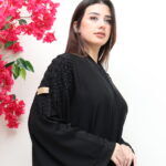 ⁦عباية بشت بتطريز اسود بشك على اكتاف⁩ - الصورة ⁦8⁩