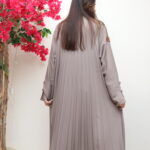 ⁦عباية بيج لياقه كسرات من الخلف⁩ - الصورة ⁦8⁩