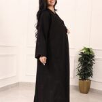 ⁦عباية بليزر رسمية بتطريز ورود منثرة⁩ - الصورة ⁦3⁩