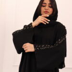 ⁦عبايه كلوش بتطريز شريط شك من اجناب و خلف⁩ - الصورة ⁦6⁩