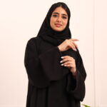 ⁦عباية كلوش بكسر من خلف و محدد بفصوص اسود⁩ - الصورة ⁦11⁩