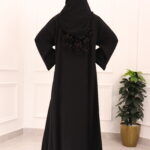 ⁦عبايه كلوش نواعم كلاسيك محددة باسود⁩ - الصورة ⁦8⁩