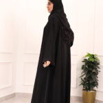 ⁦عبايه كلوش نواعم كلاسيك محددة باسود⁩ - الصورة ⁦9⁩