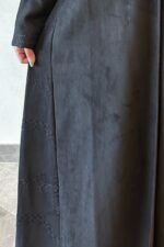 ⁦عبايه شامواه اسود بتطرزه اسود من اجناب⁩ - الصورة ⁦3⁩