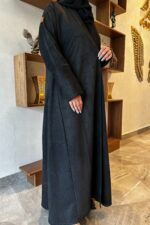 ⁦عبايه شامواه اسود بتطرزه اسود من اجناب⁩ - الصورة ⁦7⁩