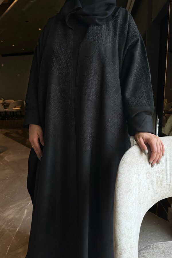 ⁦عبايه نص بشت شمواه بتطرير اسود على اكتاف عبايه⁩ - الصورة ⁦8⁩