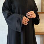 ⁦عبايه كلوش كلاسيك محددة باسود⁩ - الصورة ⁦2⁩
