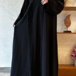 ⁦عبايه كلوش كلاسيك محددة باسود⁩ - الصورة ⁦5⁩