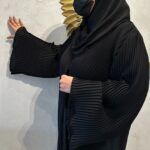 ⁦عبايه ساده كسرات من الامام والأكمام⁩ - الصورة ⁦2⁩