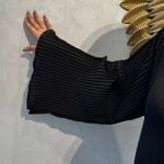 ⁦عبايه ساده كسرات من الامام والأكمام⁩ - الصورة ⁦4⁩