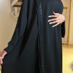 عباية كلوش مغلقة محدده من اجانب و شريط من جانب