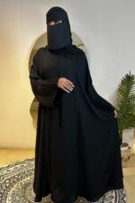 ⁦عباية كلوش مغلقة محدده من اجانب و شريط من جانب⁩ - الصورة ⁦4⁩