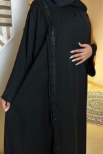 ⁦عباية كلوش مغلقة محدده من اجانب و شريط من جانب⁩ - الصورة ⁦5⁩