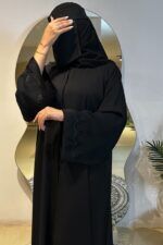 ⁦عباية كلوش بتطريز مموج من الأكمام و أسفل العباية⁩ - الصورة ⁦3⁩