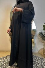 عباية كلوش بتطريز مموج من الأكمام و أسفل العباية