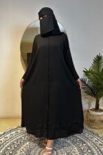 ⁦عباية كلوش بتطريز مموج من الأكمام و أسفل العباية⁩ - الصورة ⁦5⁩