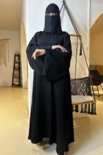 ⁦عبايه كتف مطرز باسود مخفى على الكم على شكل جذور ورق⁩ - الصورة ⁦4⁩