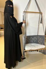 ⁦عبايه كتف مطرز باسود مخفى على الكم على شكل جذور ورق⁩ - الصورة ⁦7⁩