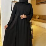 عباية مقفلة كلاسيك محددة باسود