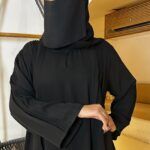 ⁦عباية مقفلة كلاسيك محددة باسود⁩ - الصورة ⁦4⁩