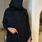 ⁦عباية كلوش بلياقه كلاسيك محددة باسود⁩ - الصورة ⁦4⁩