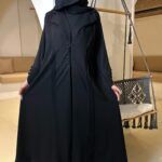 عبايه كلوش بلياقه كلاسيك محددة باسود