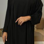 ⁦عباية مغلقة بشريط فصوص اسود و كسره⁩ - الصورة ⁦2⁩