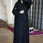 ⁦عباية كادي منثرة بتطريز اسود⁩ - الصورة ⁦11⁩