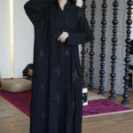 ⁦عباية كادي منثرة بتطريز اسود⁩ - الصورة ⁦6⁩