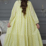 ⁦جلابيه اصفر بكلوش صغير و ترتر كامل على شكل ورود صغير⁩ - الصورة ⁦3⁩