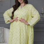 ⁦جلابيه اصفر بكلوش صغير و ترتر كامل على شكل ورود صغير⁩ - الصورة ⁦4⁩