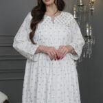 ⁦جلابيه ابيض كويتيه ترتر كامل على شكل ورود صغير⁩ - الصورة ⁦7⁩